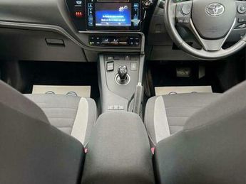Toyota Auris 1.8 VVT-h Icon CVT Euro 6 (s/s) 5dr (Safety Sense)