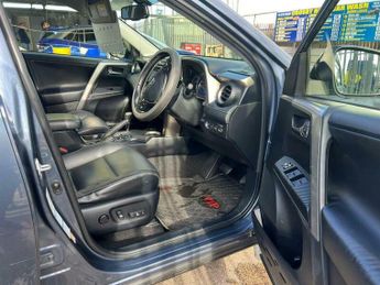 Toyota RAV4 2.2 D-CAT Invincible Auto 4WD Euro 5 5dr