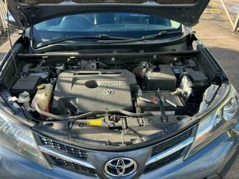 Toyota RAV4 2.2 D-CAT Invincible Auto 4WD Euro 5 5dr