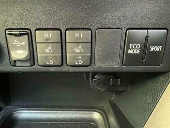 Toyota RAV4 2.2 D-CAT Invincible Auto 4WD Euro 5 5dr