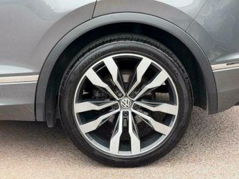 Volkswagen Tiguan 2.0 TDI R-Line DSG Euro 6 (s/s) 5dr