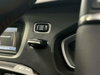 Volvo V40 2.0 D2 Lux Hatchback 5dr Diesel Auto Euro 6 (s/s) (120 ps)