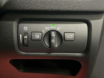 Volvo V40 2.0 D2 Lux Hatchback 5dr Diesel Auto Euro 6 (s/s) (120 ps)