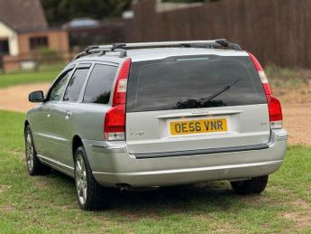 Volvo V70 2.4 SE 5dr