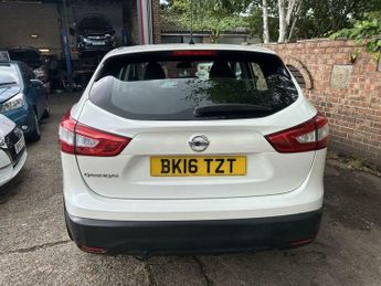 Nissan Qashqai 1.2 DIG-T Acenta 2WD Euro 6 (s/s) 5dr