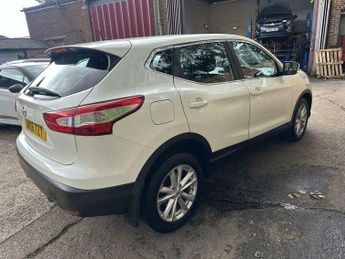 Nissan Qashqai 1.2 DIG-T Acenta 2WD Euro 6 (s/s) 5dr
