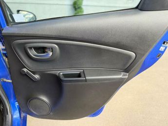 Toyota Yaris 1.5 VVT-h Design E-CVT Euro 6 (s/s) 5dr