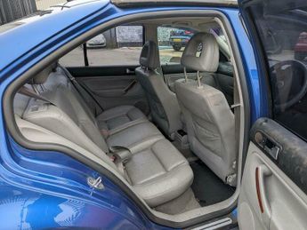 Volkswagen Bora 2.3 V5 4dr