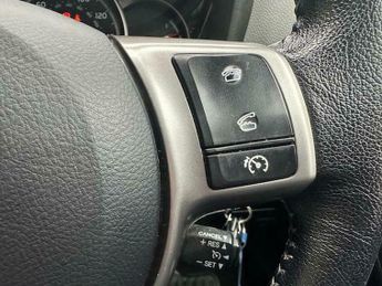 Toyota Yaris VVT-I ICON AUTOMATIC