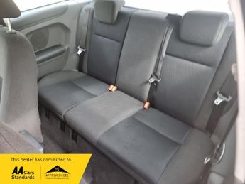 Ford FOCUS 1.6 ZETEC CLIMATE