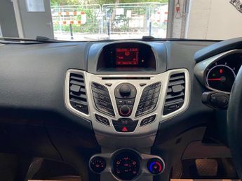 Ford Fiesta 1.4 Zetec Hatchback 5dr Petrol Automatic (154 g/km, 94 bhp)