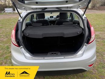 Ford Fiesta 1.6 Zetec Hatchback 5dr Petrol Powershift Euro 5 (105 ps)