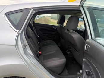 Ford Fiesta 1.6 Zetec Hatchback 5dr Petrol Powershift Euro 5 (105 ps)