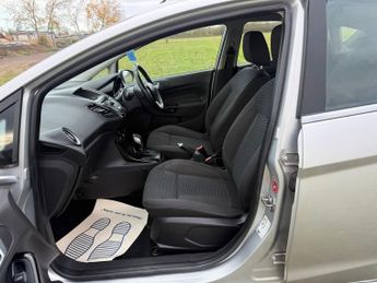 Ford Fiesta 1.6 Zetec Hatchback 5dr Petrol Powershift Euro 5 (105 ps)