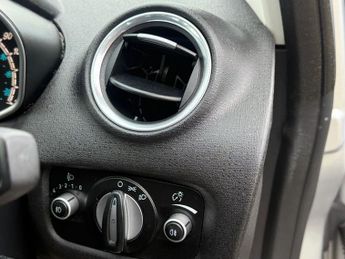 Ford Fiesta 1.6 Zetec Hatchback 5dr Petrol Powershift Euro 5 (105 ps)