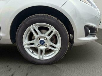 Ford Fiesta 1.6 Zetec Hatchback 5dr Petrol Powershift Euro 5 (105 ps)