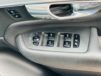 Volvo XC90 D5 MOMENTUM AWD