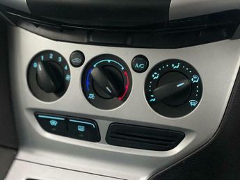 Ford Focus 1.6 Zetec Powershift Euro 5 5dr