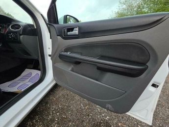 Ford Focus 1.6 Sport Auto 5dr