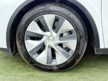 Tesla Model Y (Dual Motor) Long Range Auto 4WDE 5dr
