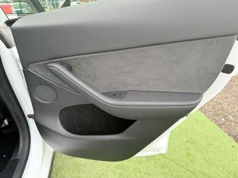 Tesla Model Y (Dual Motor) Long Range Auto 4WDE 5dr