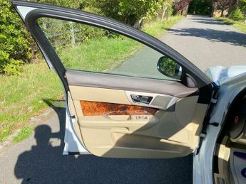 Jaguar XF 3.0d V6 Luxury Auto Euro 5 4dr