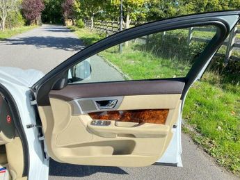 Jaguar XF 3.0d V6 Luxury Auto Euro 5 4dr