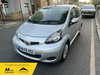 Toyota AYGO 1.0 VVT-i Platinum Hatchback 5dr Petrol Manual Euro 4 (67 bhp)
