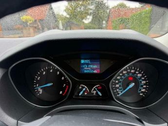Ford Focus 1.6 Zetec Hatchback 5dr Petrol Powershift Euro 5 (125 ps)