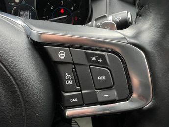 Jaguar XE D R-SPORT
