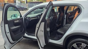 Volvo XC40 2.0 T4 Inscription SUV 5dr Petrol Auto Euro 6 (s/s) (190 ps)
