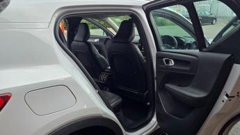 Volvo XC40 2.0 T4 Inscription SUV 5dr Petrol Auto Euro 6 (s/s) (190 ps)