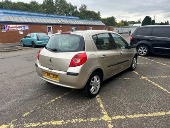 Renault Clio PRIVILEGE 16V