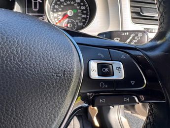 Volkswagen Golf SE TDI BLUEMOTION TECHNOLOGY DSG