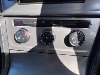 Volkswagen Golf SE TDI BLUEMOTION TECHNOLOGY DSG