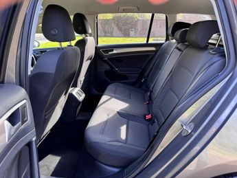 Volkswagen Golf SE TDI BLUEMOTION TECHNOLOGY DSG
