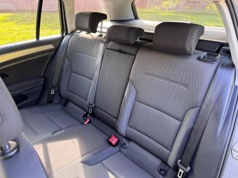 Volkswagen Golf SE TDI BLUEMOTION TECHNOLOGY DSG