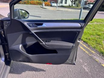 Volkswagen Golf SE TDI BLUEMOTION TECHNOLOGY DSG