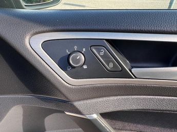 Volkswagen Golf SE TDI BLUEMOTION TECHNOLOGY DSG