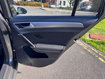 Volkswagen Golf SE TDI BLUEMOTION TECHNOLOGY DSG