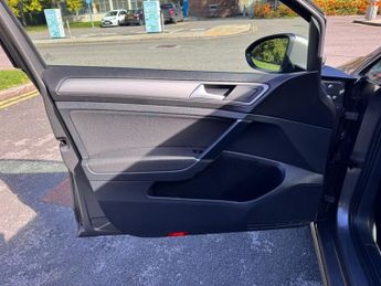 Volkswagen Golf SE TDI BLUEMOTION TECHNOLOGY DSG