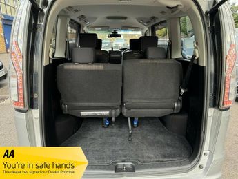 Nissan Serena 2.0 HYBRID AUTO 8 SEAT