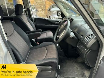 Nissan Serena 2.0 HYBRID AUTO 8 SEAT