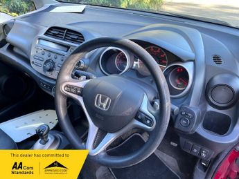 Honda Jazz I-VTEC ES I-SHIFT AUTOMATIC