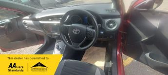 Toyota Auris VVT-I ICON TSS