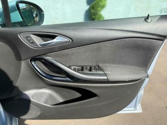 Vauxhall Astra 1.6 CDTi BlueInjection SRi Nav Sports Tourer Auto Euro 6 (s/s) 5