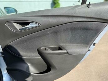 Vauxhall Astra 1.6 CDTi BlueInjection SRi Nav Sports Tourer Auto Euro 6 (s/s) 5