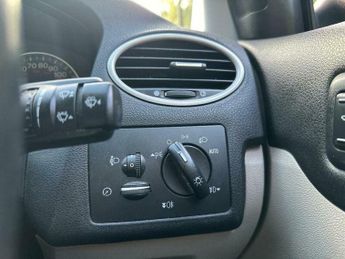 Ford Focus 2.0 Ghia 5dr