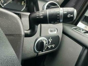 Land Rover Discovery 3.0 SD V6 XS Station Wagon 5dr Diesel Auto 4WD (213 g/km, 255 bh