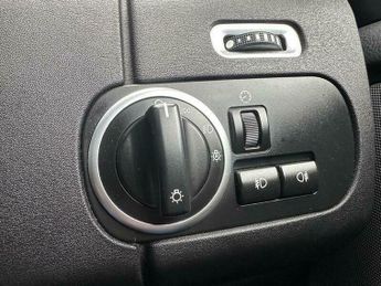 Land Rover Discovery 3.0 SD V6 XS Station Wagon 5dr Diesel Auto 4WD (213 g/km, 255 bh